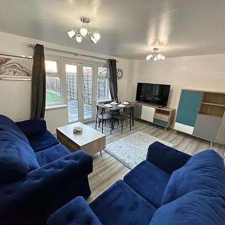 Spacious & Lovely 4 Bedroom Home In Manchester Exterior photo