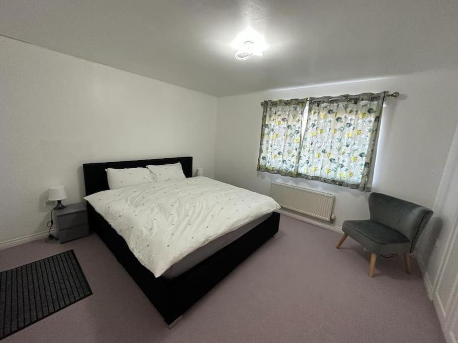 Spacious & Lovely 4 Bedroom In *